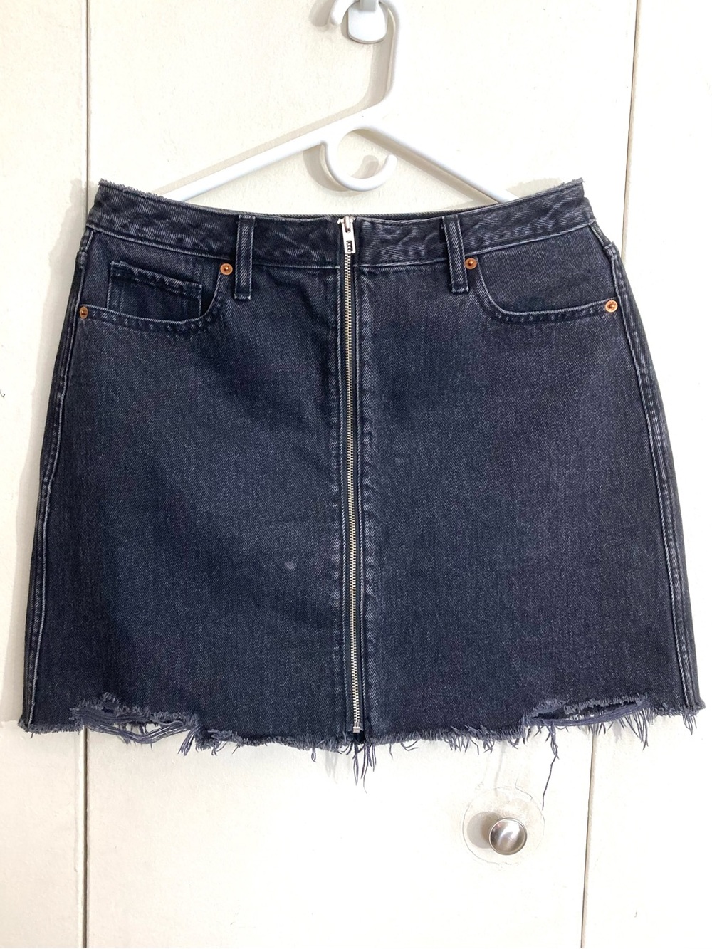 Abercrombie & Fitch Front-Zip Black Wash Denim Mini Skirt Size 29/8